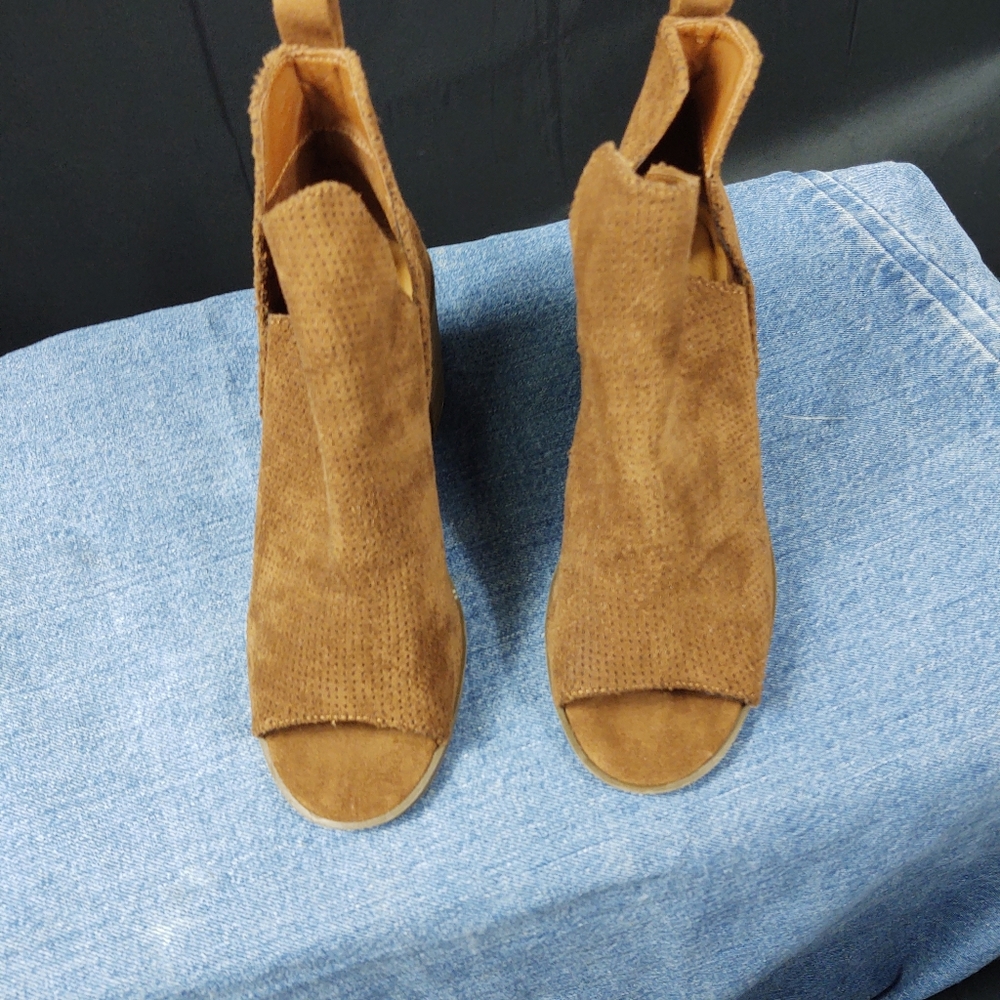 Open toed bootie